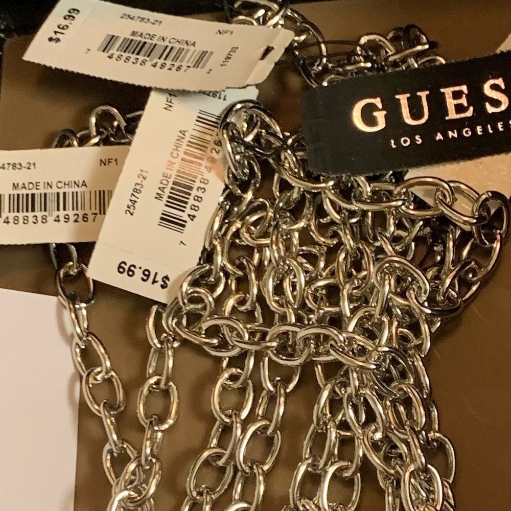NWT GUESS SILVER LOGO TOGGLE NECKLACE - Picture 3 of 4